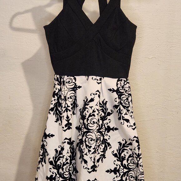 Black & White Fit-and-Flare Dress – Juniors Size 1 – Crisscross Bodice + Cutout - Picture 1 of 3